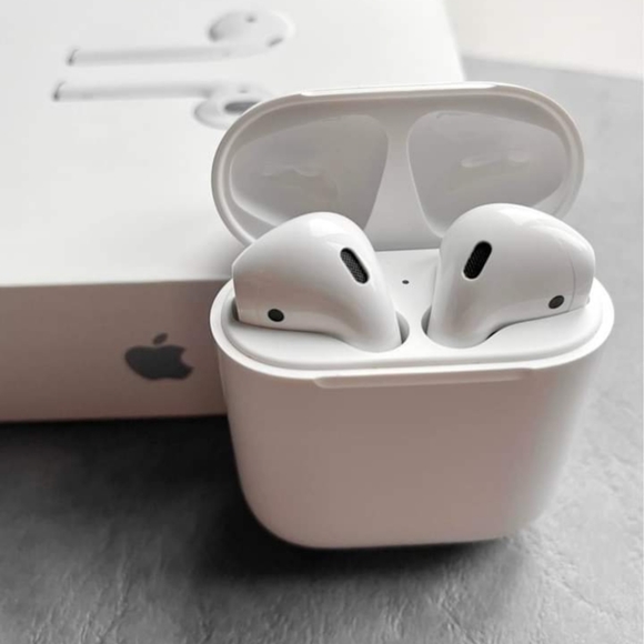 Apple Other - Used airpods 2nd gen with Wireless Charging Case
